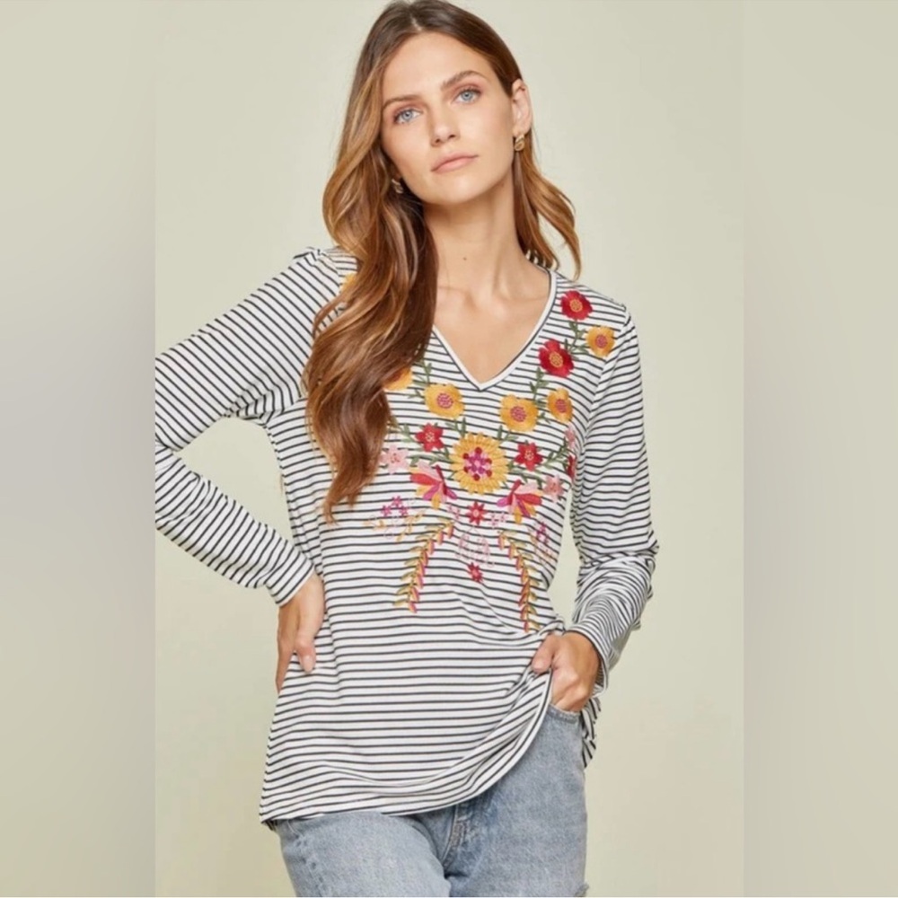 Savanna Jane Long Sleeve Striped Embroidered Tee White & Black Size Small